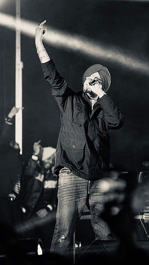 Sidhu Moose Wala performing live on stage in black and white HD phone wallpaper