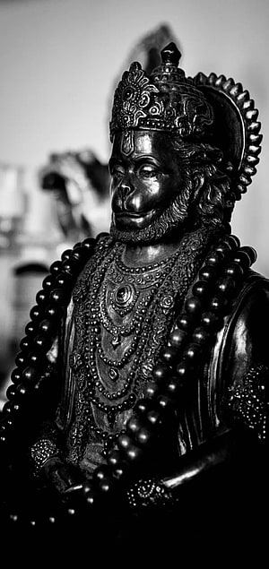 Black and White Portrait of a Detailed Hanuman Statue with Crown and Prayer Beads, Hanuman ji idol, amoled, black, dark, princegupta, god, bajrang_bali, ram HD phone wallpaper