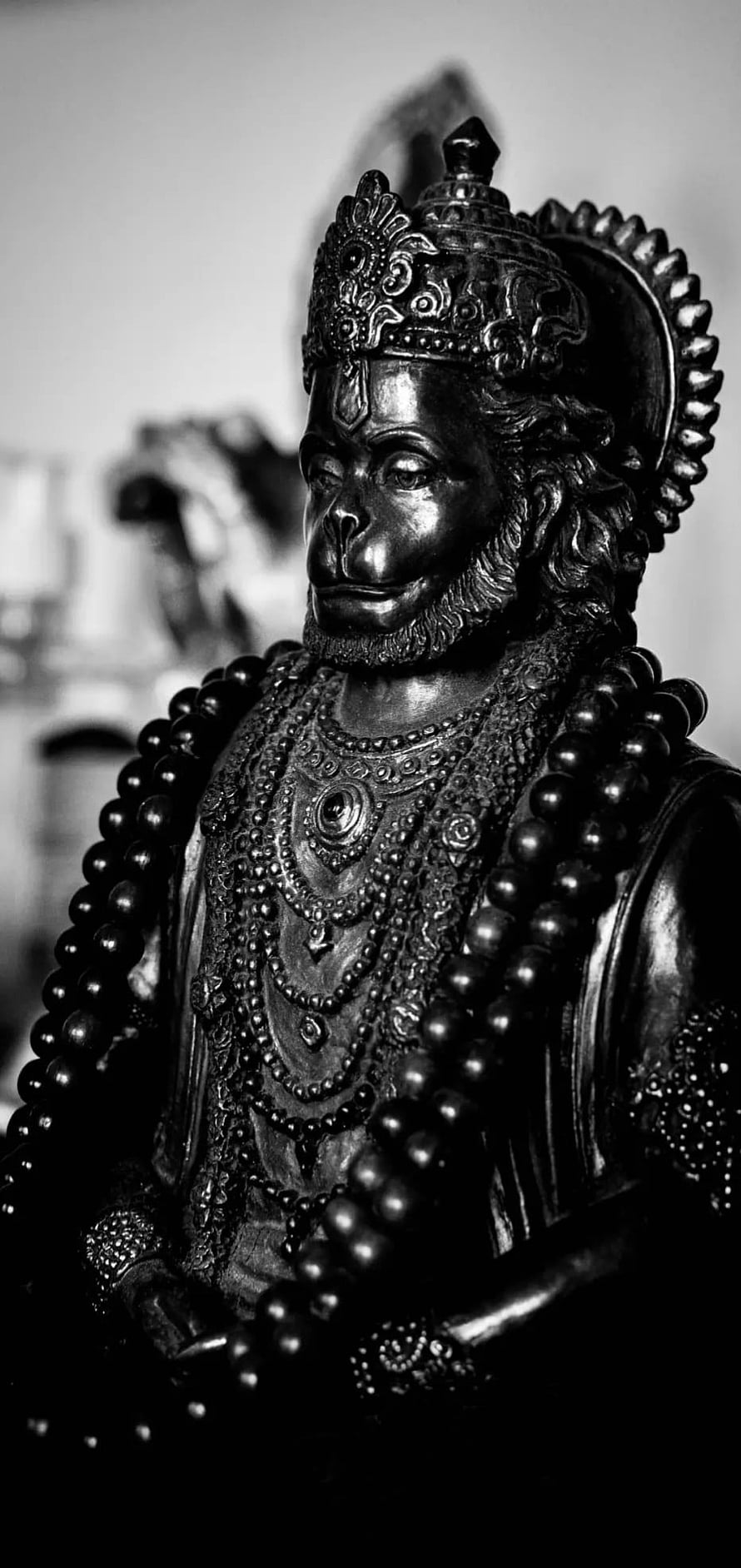 Black and White Portrait of a Detailed Hanuman Statue with Crown and Prayer Beads, Hanuman ji idol, amoled, black, dark, princegupta, god, bajrang_bali, ram HD phone wallpaper