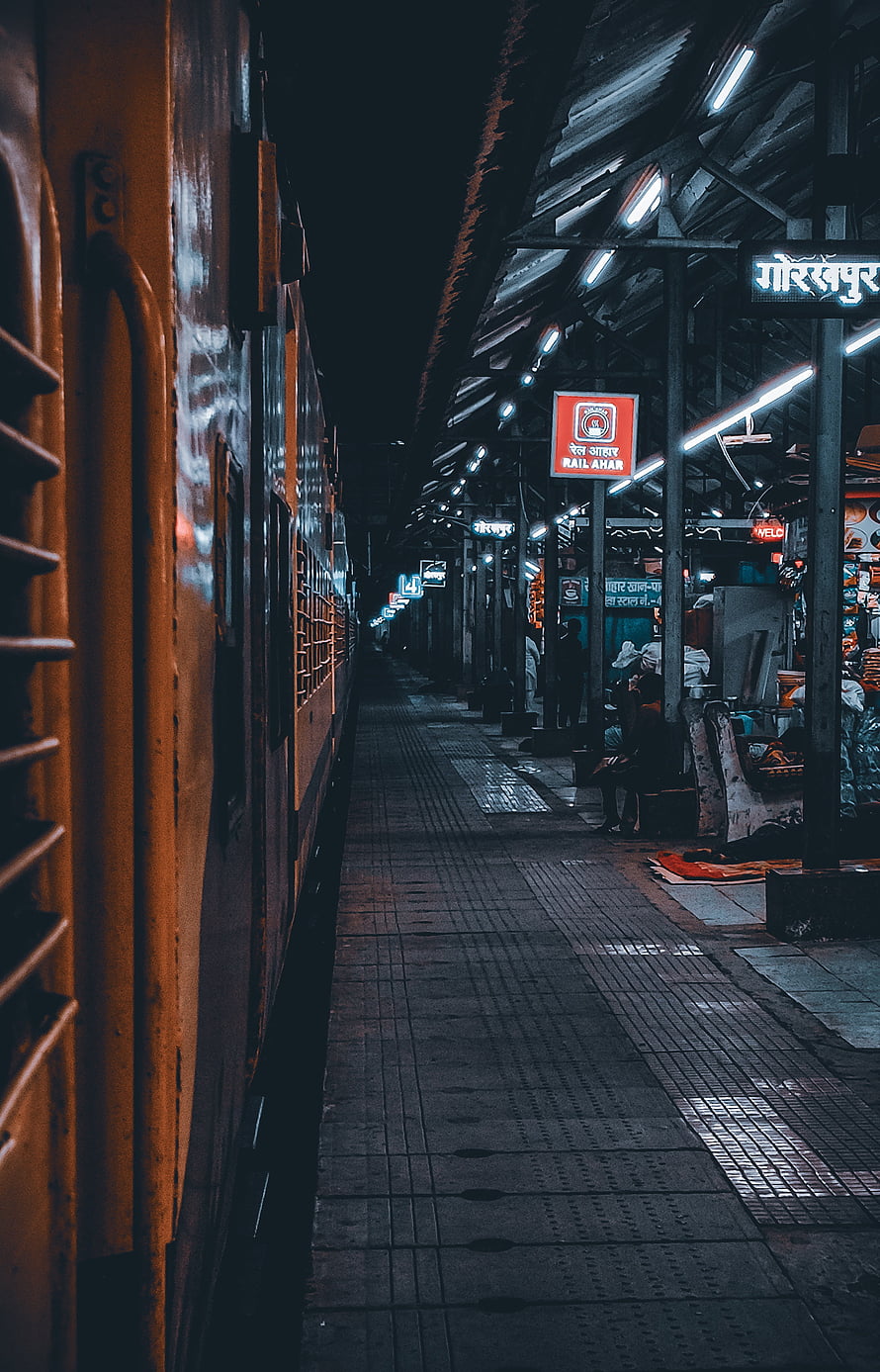 Gorakhpur Railway Station Platform at Night with Indian Railways Train HD phone wallpaper