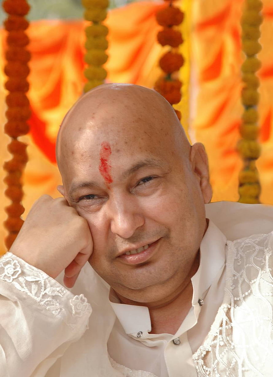 Portrait of a bald man with a red tilak wearing a white kurta against marigold garlands, Guruji HD phone wallpaper
