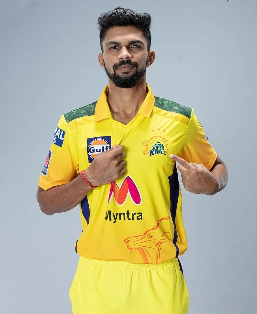 Ruturaj Gaikwad in Chennai Super Kings yellow jersey with Myntra and Gulf sponsors HD phone wallpaper
