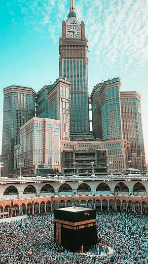 Kaaba in Mecca with Abraj Al Bait Clock Tower and Pilgrims HD phone wallpaper