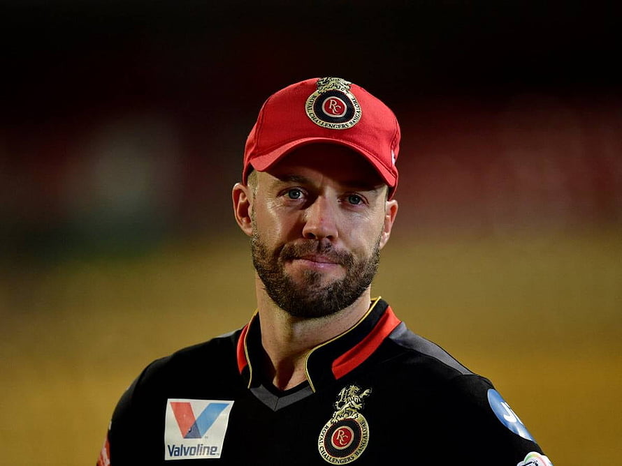 AB de Villiers in Royal Challengers Bangalore Cricket Kit and Cap HD wallpaper