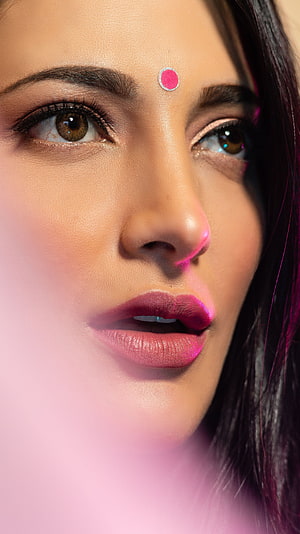 Shruthi Hassan Close-Up Portrait With Pink Bindi And Dramatic Makeup HD phone wallpaper