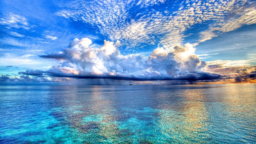 Vast Ocean Horizon With Dramatic Cumulus Clouds And Turquoise Shallows HD wallpaper