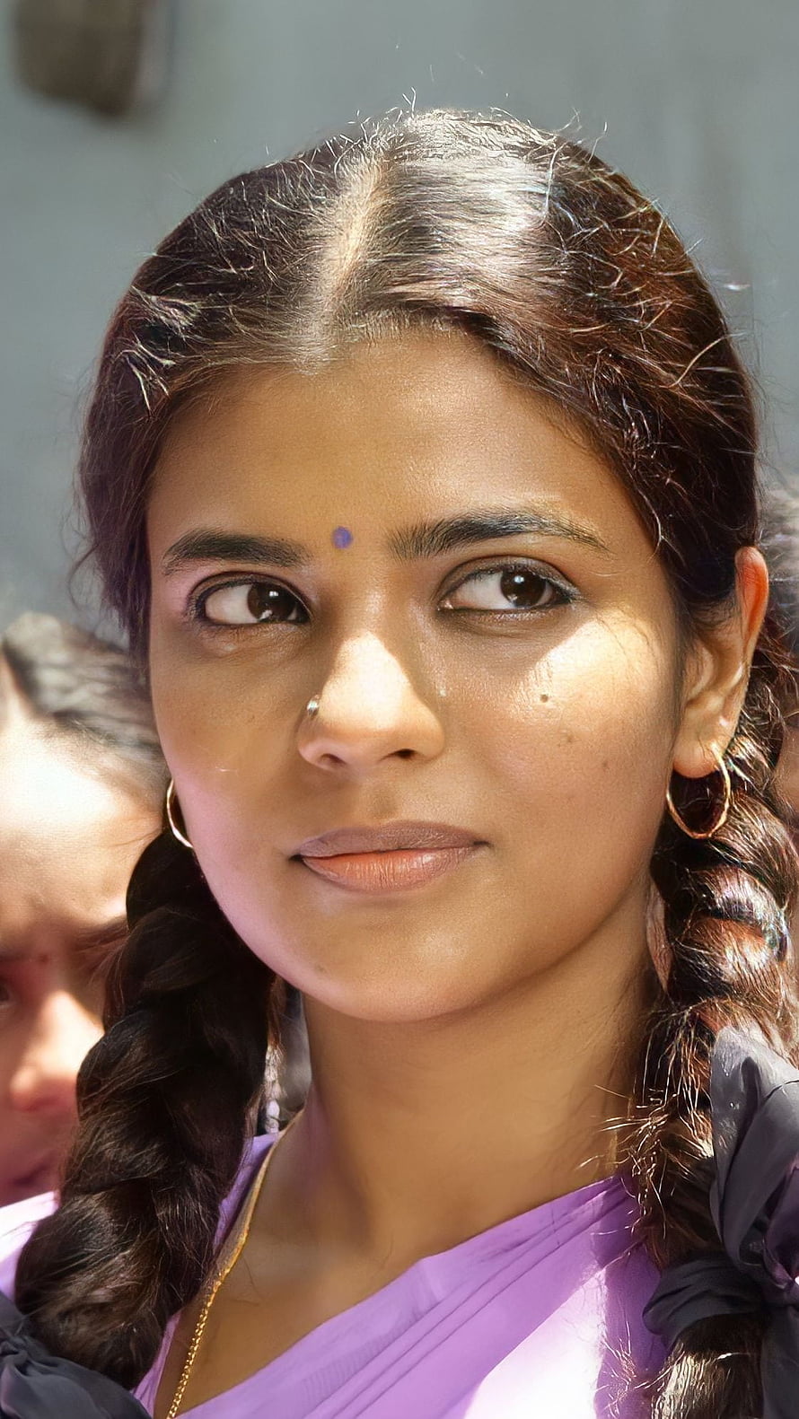 Portrait of a woman with braided hair wearing a purple sari and traditional jewelry, Aishwarya rajesh, tamil movie, vada chennai HD phone wallpaper