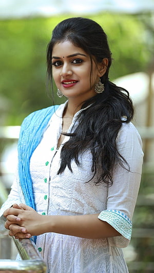 Sanjana Anand in White Kurta with Blue Dupatta and Traditional Earrings HD phone wallpaper