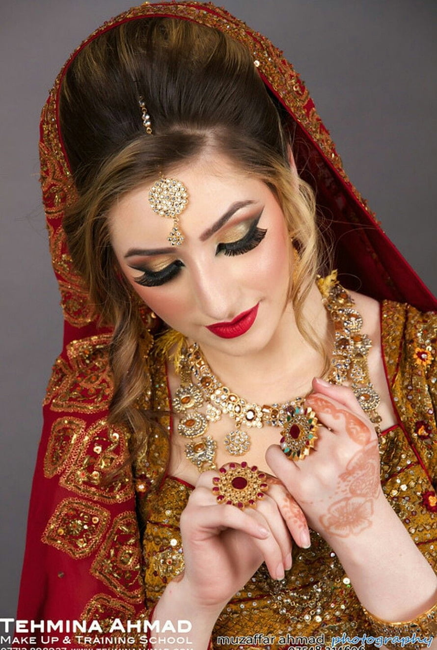 South Asian Bride in Red and Gold Bridal Lehenga with Henna and Jewelry HD phone wallpaper