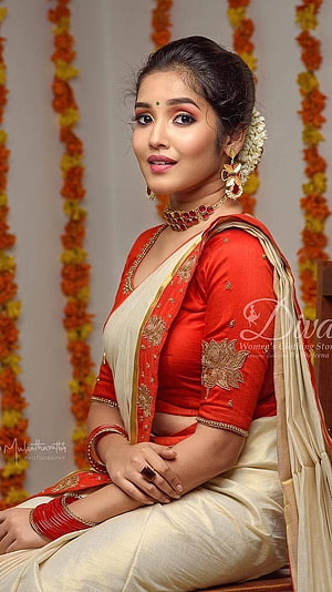 Anikha Surendran in Traditional Red and Cream Saree with Gold Jewelry HD phone wallpaper