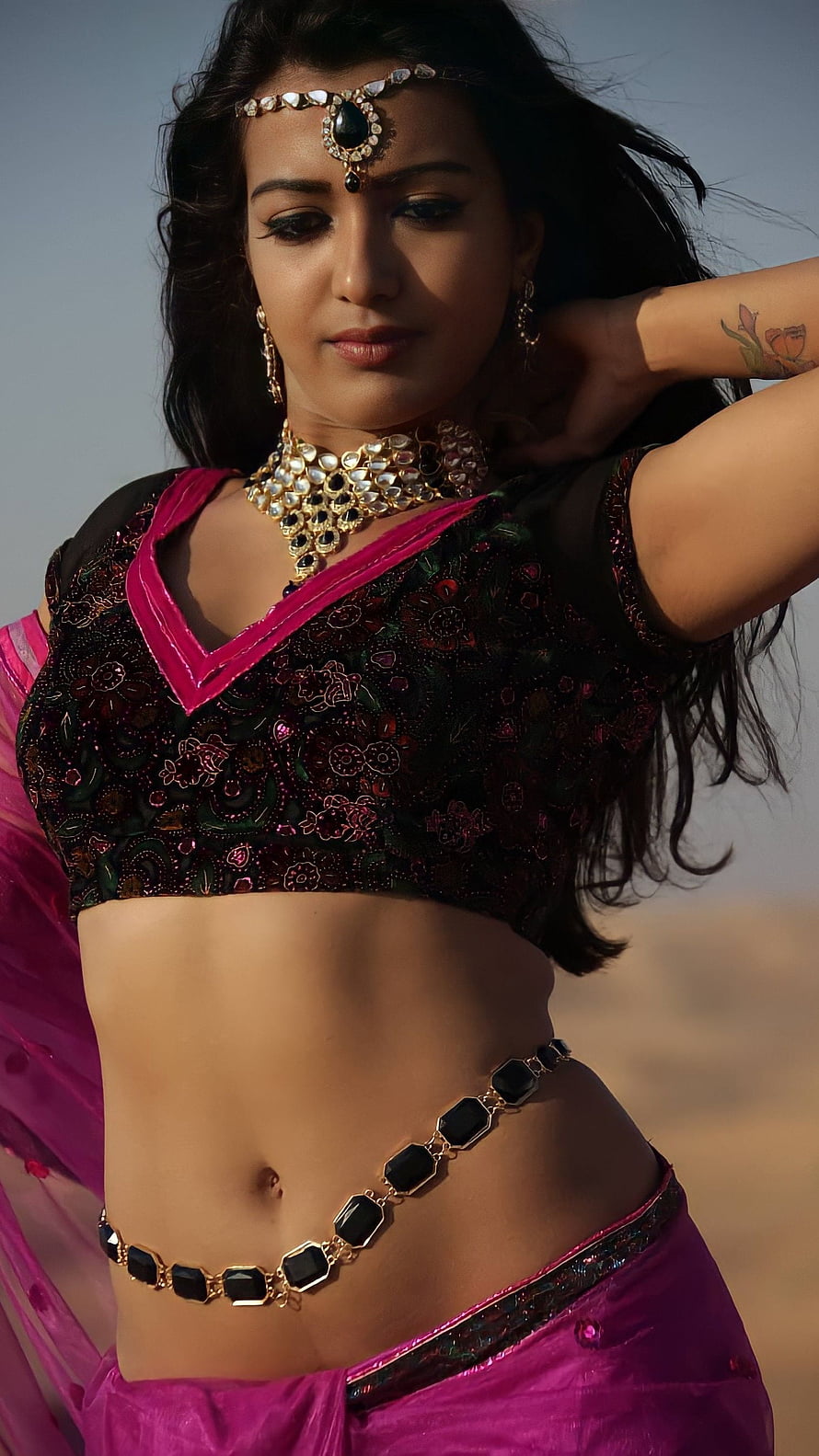 Woman in Traditional Indian Attire with Gold Jewelry and Floral Embroidery, Caterina tresa, paisa, navel HD phone wallpaper