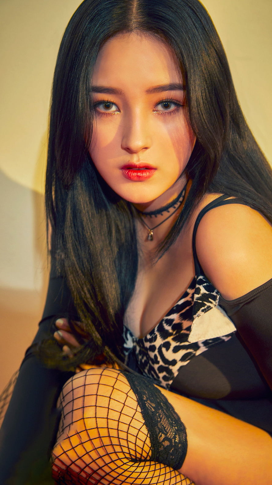 Seulgi in Leopard Print and Fishnet Stockings Portrait HD phone wallpaper