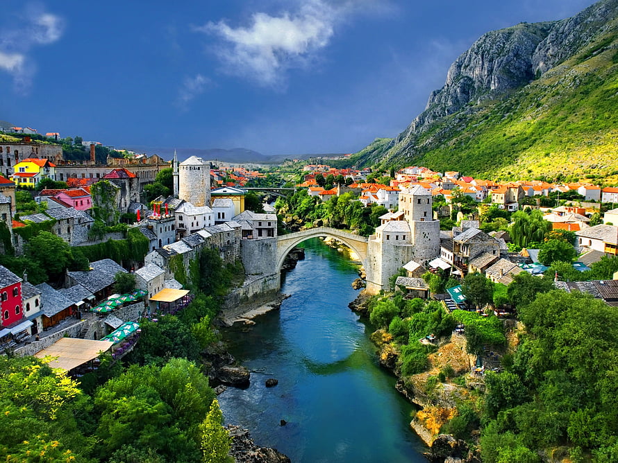Stunning View of the Old Bridge in Mostar, Bosnia and Herzegovina HD wallpaper