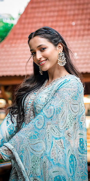Woman in Blue Paisley Printed Salwar Kameez with Silver Embroidery and Traditional Jewelry, Srinidhi shetty, organ, joint HD phone wallpaper