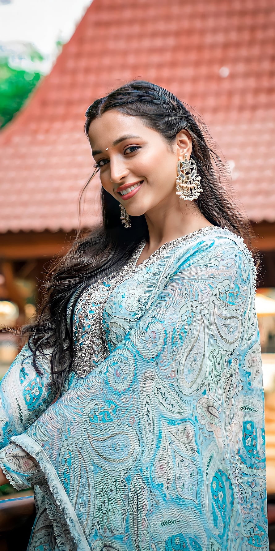 Woman in Blue Paisley Printed Salwar Kameez with Silver Embroidery and Traditional Jewelry, Srinidhi shetty, organ, joint HD phone wallpaper