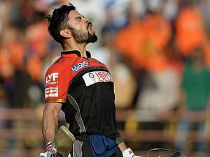Virat Kohli in Royal Challengers Bangalore Jersey During Cricket Match HD wallpaper