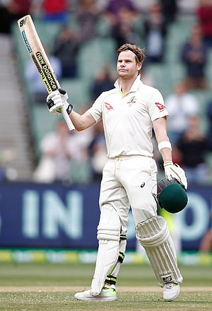 Steven Smith Acknowledging Crowd With Bat Raised During Test Match HD phone wallpaper