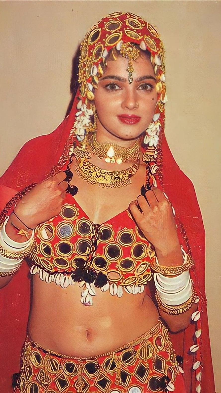 Mamata Kulkarni in Traditional Red Bridal Attire with Gold Jewelry and Mirror Work HD phone wallpaper