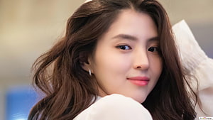 Han So Hee Close-Up Portrait With Soft Waves And Gentle Smile HD wallpaper