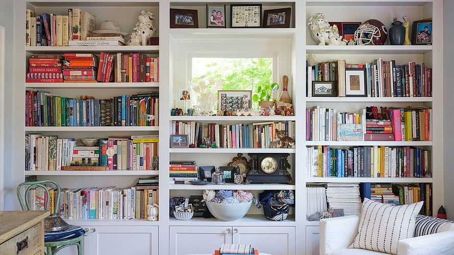 Cozy Home Library with Built-in White Bookshelves and Decorative Accents HD wallpaper