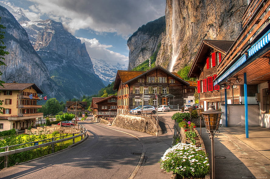 Lauterbrunnen Village in the Swiss Alps with Traditional Chalets and Waterfall HD wallpaper