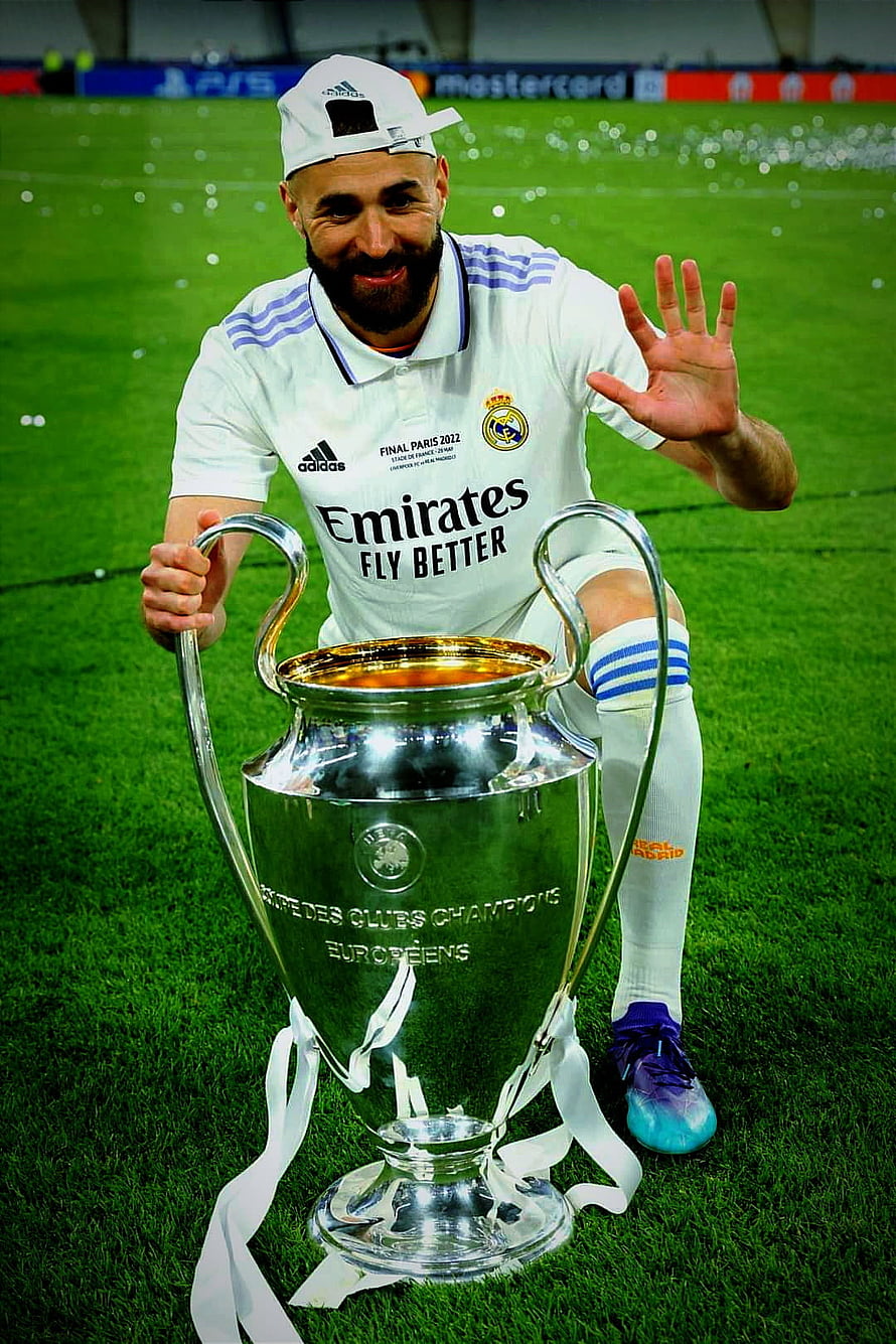Karim Benzema Kneeling With Real Madrid Champions League Trophy On The Pitch HD phone wallpaper