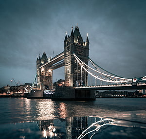 Illuminated Tower Bridge at Night Over the River Thames in London HD wallpaper
