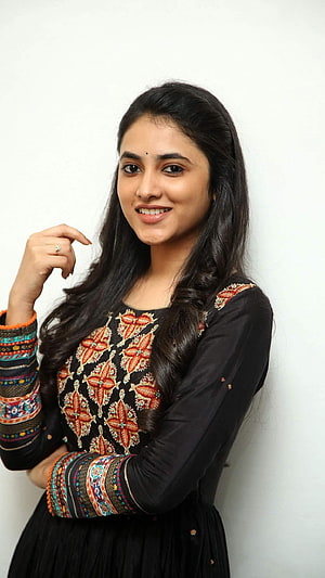 Priyanka Arul Mohan in Black Embroidered Ethnic Wear with Colorful Cuff Details HD phone wallpaper