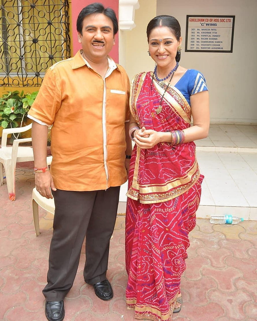 Jethalal Champaklal Gada and wife in traditional Indian attire HD phone wallpaper