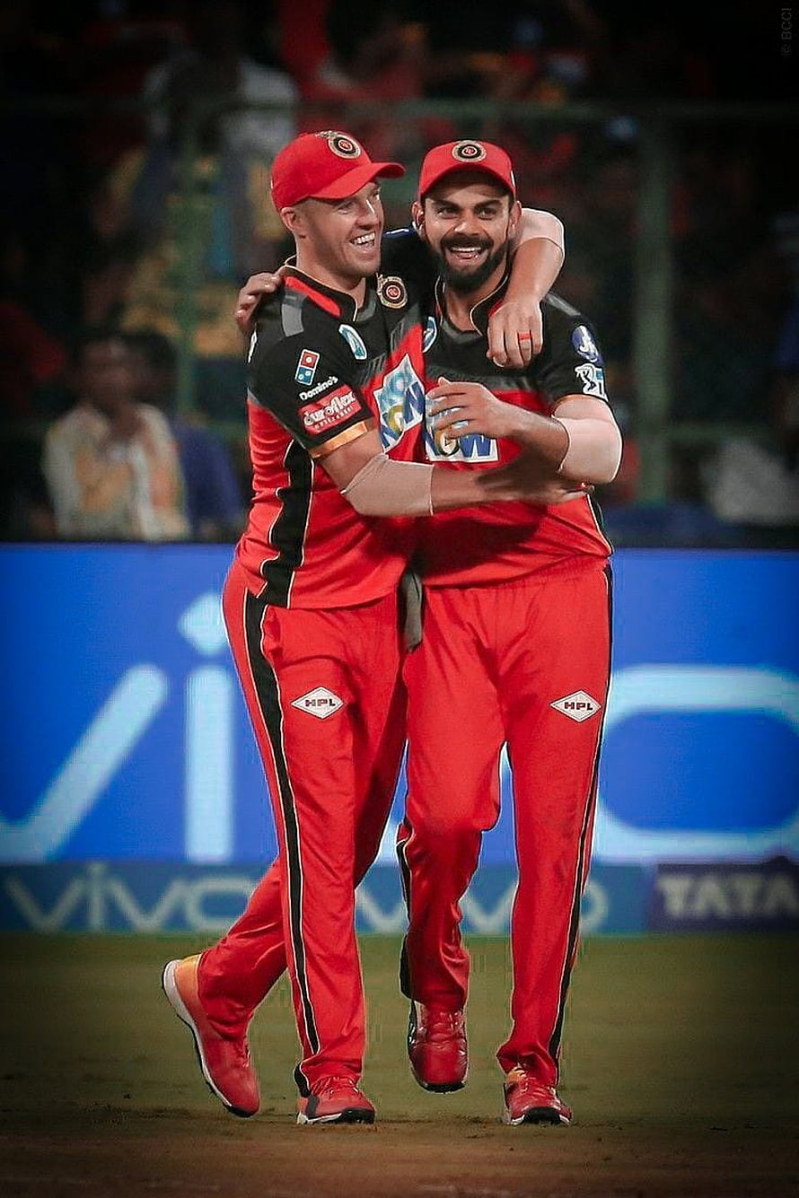 Virat Kohli and Marcus Stoinis Celebrating Together in Royal Challengers Bangalore Cricket Uniforms HD phone wallpaper