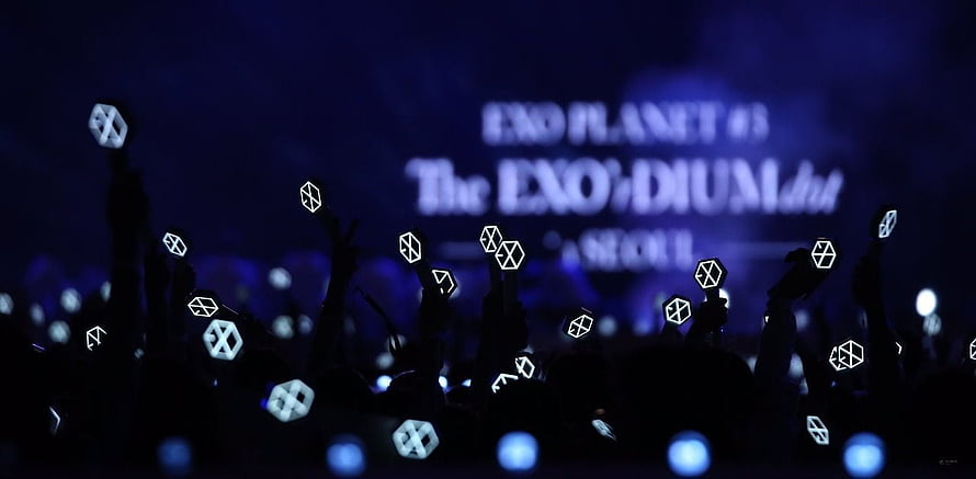 EXO Light Sticks Glowing at The EXO'CIUM Concert in Seoul HD wallpaper