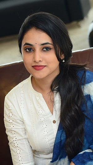 Priyanka Arul Mohan Portrait in White Embroidered Top and Blue Dupatta HD phone wallpaper