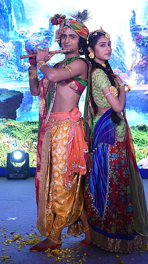 Radha Krishna Stage Performance with Flute and Traditional Attire, Radha Krishna Love, Shree Krishna HD phone wallpaper
