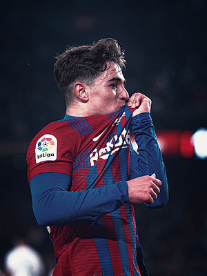 Gavi FC Barcelona Player Kissing Blaugrana Jersey in La Liga Match HD phone wallpaper