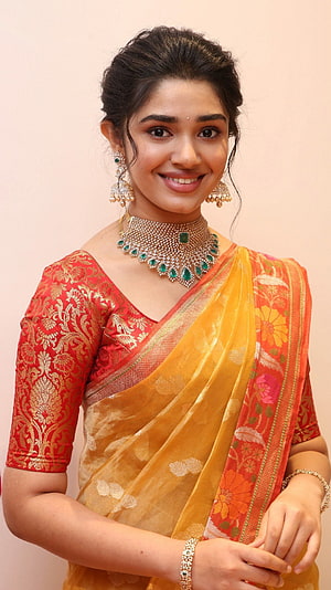 Bhavana Menon in a Yellow Silk Saree with Red Blouse and Emerald Jewelry HD phone wallpaper