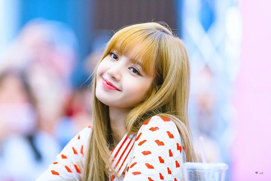 Lisa from BLACKPINK Smiling in a White Top with Red Heart Pattern HD wallpaper