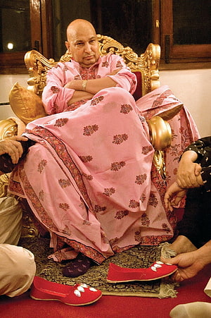 Anupam Kher in Pink Traditional Attire Sitting on Ornate Golden Throne HD phone wallpaper