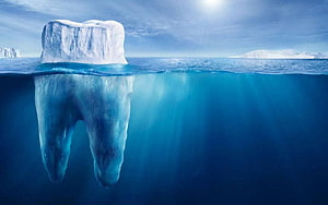 Giant Molar Iceberg Floating in Deep Blue Ocean Water HD wallpaper