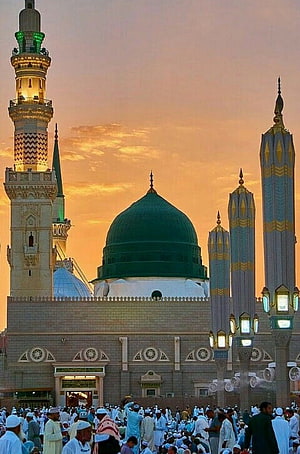 Al-Masjid an-Nabawi in Madinah at sunset with green dome and minarets HD phone wallpaper