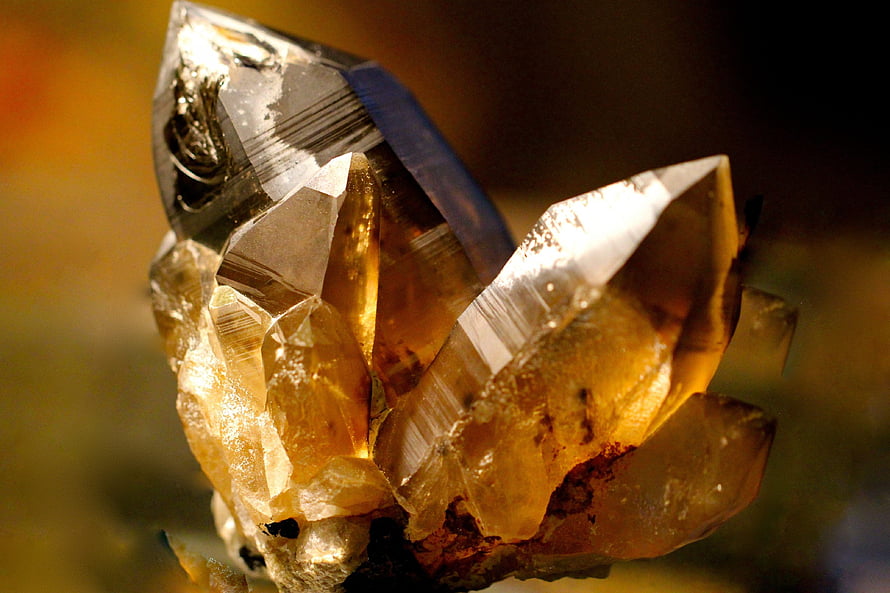 Citrine Quartz Crystal Cluster with Golden Facets and Warm Natural Light HD wallpaper