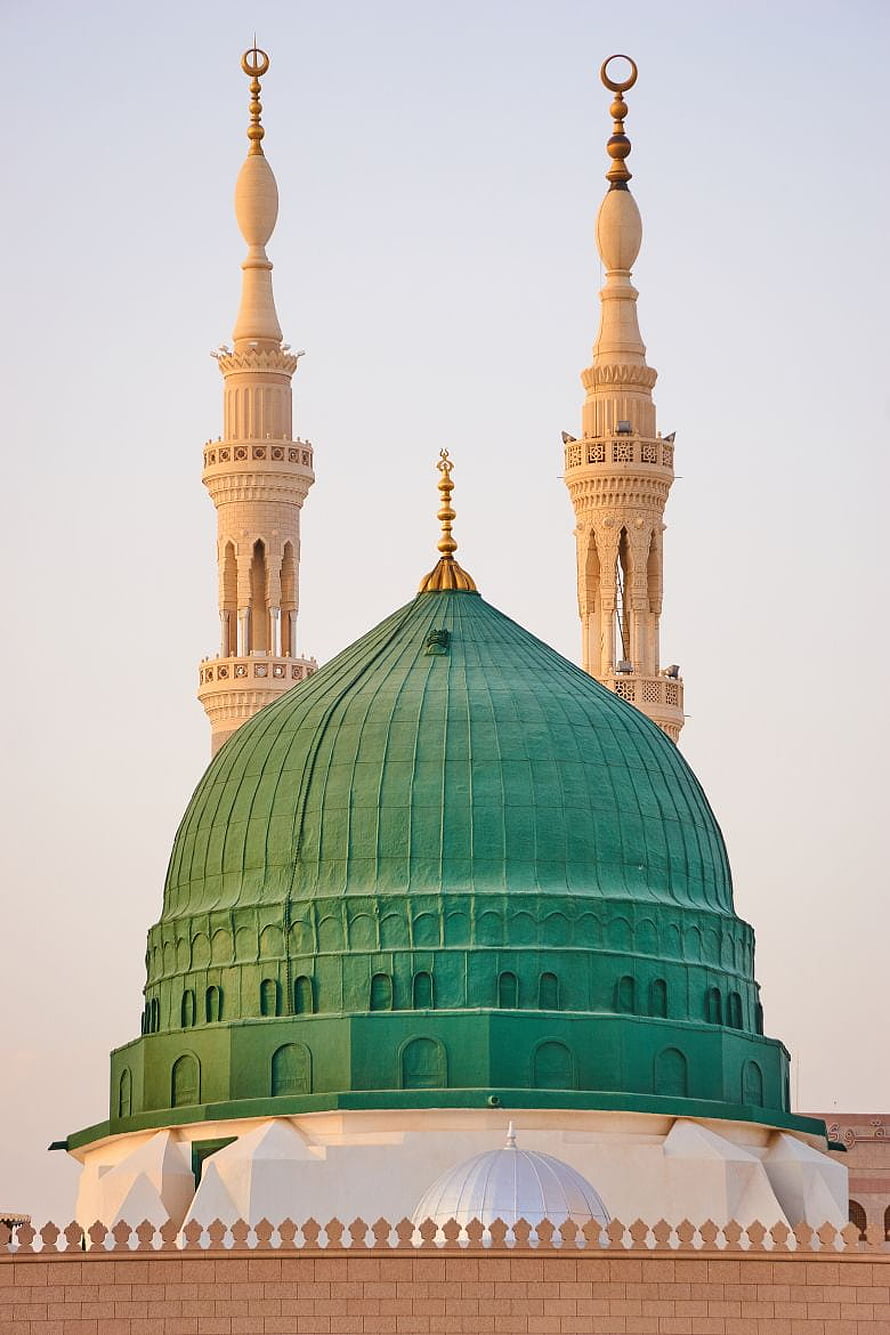The Green Dome of the Prophet's Mosque in Medina with Minarets HD phone wallpaper