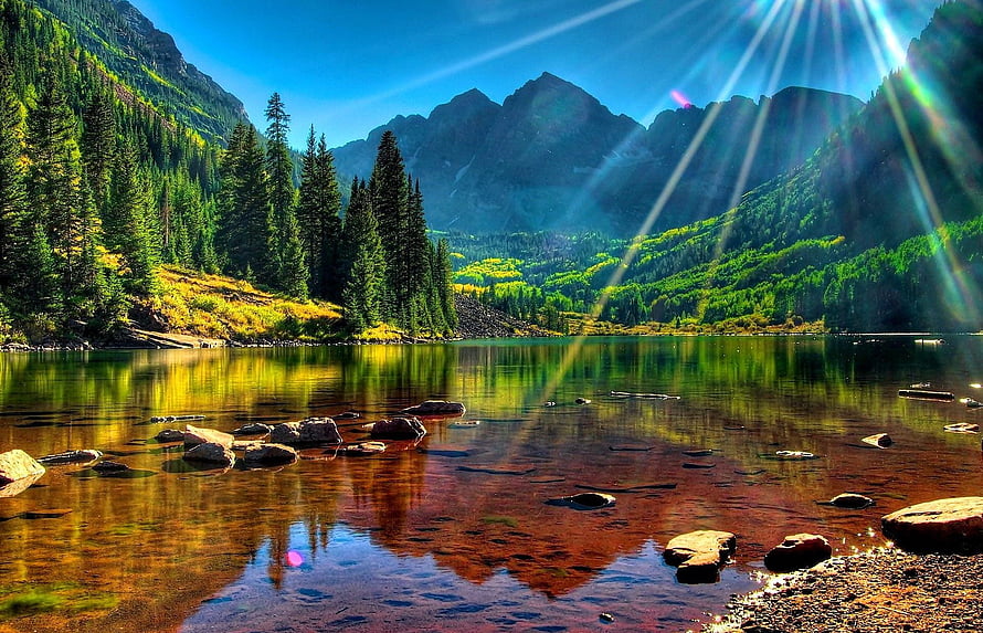 Serene Mountain Lake with Sun Rays and Pine Forest Reflection HD wallpaper