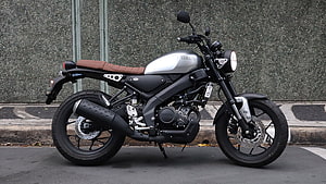 Yamaha XSR155 Matte Black Cafe Racer Motorcycle with Brown Leather Seat HD wallpaper