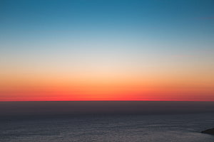 Serene Ocean Horizon at Dusk with Vibrant Gradient Sky HD wallpaper