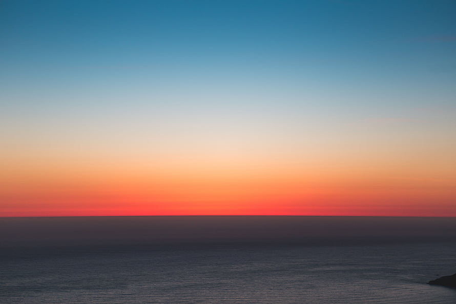 Serene Ocean Horizon at Dusk with Vibrant Gradient Sky HD wallpaper