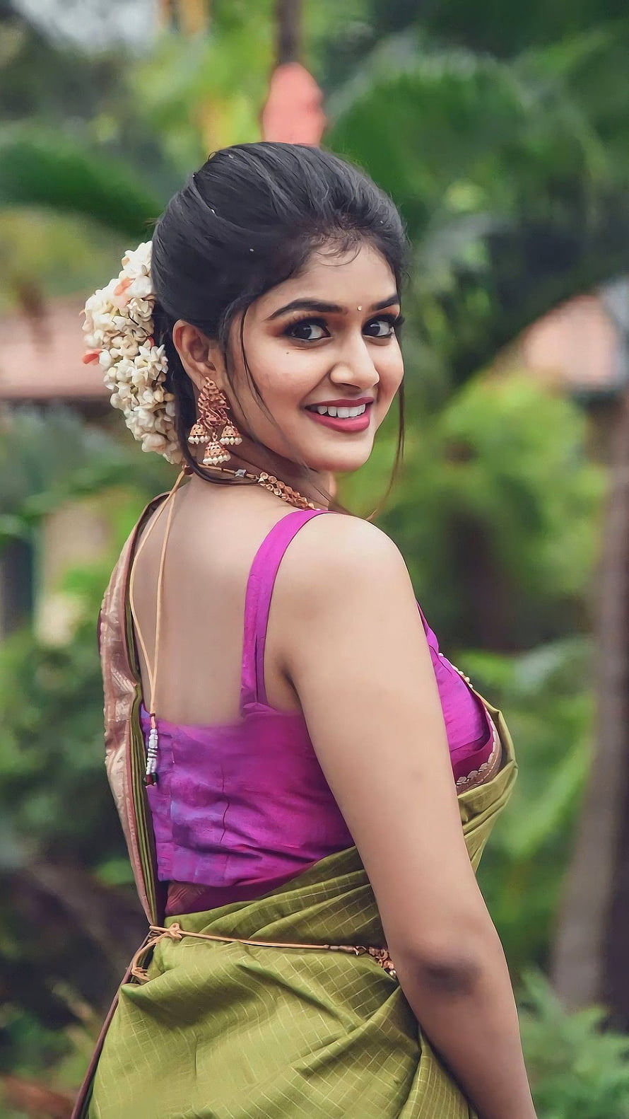 Woman in Green Saree and Pink Blouse with Flower Hair Accessory, Sanjana anand, kannada actress, saree beauty HD phone wallpaper