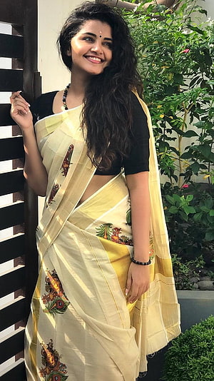 Anupama Parameswaran in a cream silk saree with traditional motifs and black blouse HD phone wallpaper