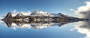 Snow-Capped Mountain Range Reflected in a Calm Alpine Lake Under a Clear Blue Sky HD wallpaper