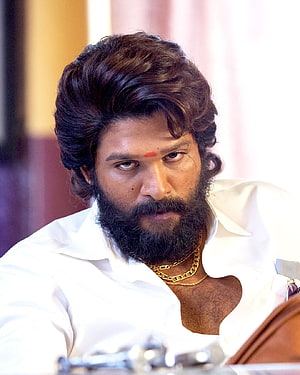 Pushpa Raj Character Portrait in White Shirt and Gold Chain HD phone wallpaper