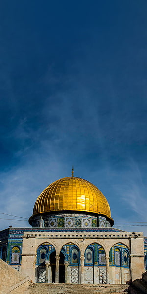 Dome of the Rock in Jerusalem with golden dome against blue sky HD phone wallpaper